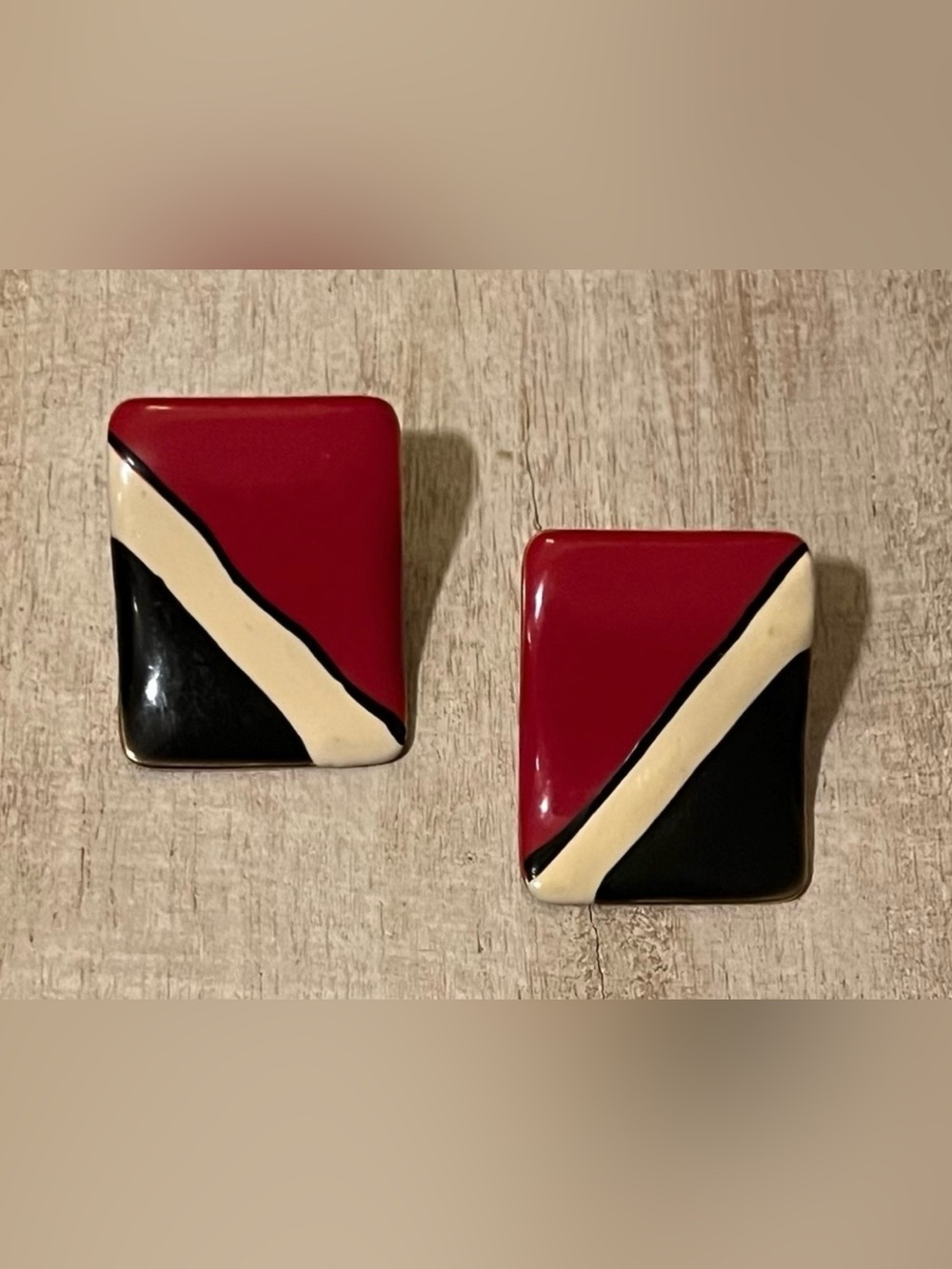 Vintage 1980s Enamel Geometric Wave Stud Earrings Tricolor 1.25”